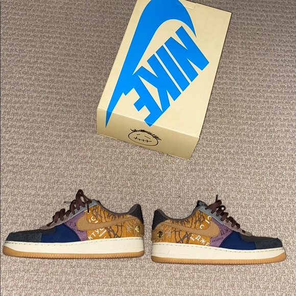The Travis Scott x Nike Air Force 1 Low - Picture 4 of 7